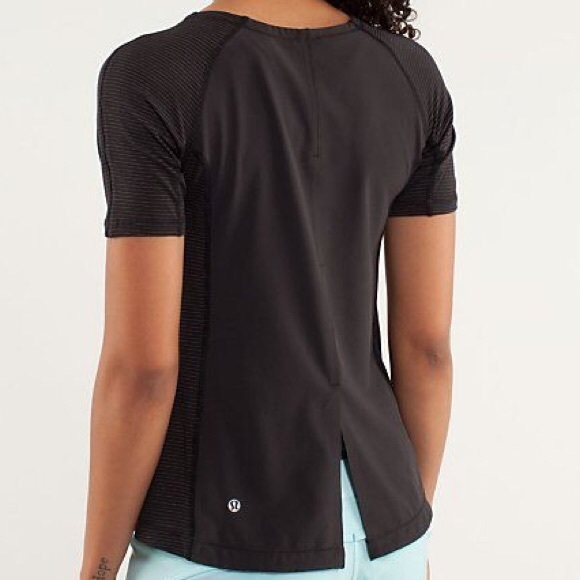 lululemon athletica Tops - Lululemon short sleeved sliver lining run top